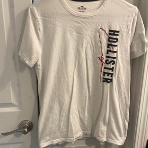 Men’s hollister t shirt size medium